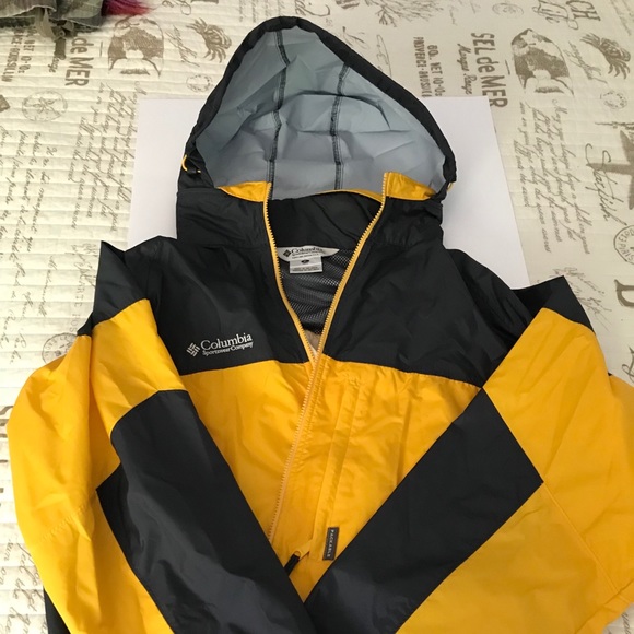 Columbia Other - Columbia Windbreaker with Hood